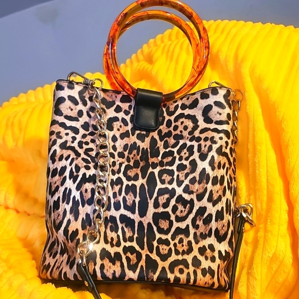 New Vegan Leather Leopard Print Crossbody Bag, Top Unique Circle Handles, Strap - Picture 2 of 7